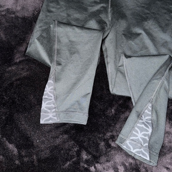 Vineyard Vines Preformance Leggings - Picture 8 of 8